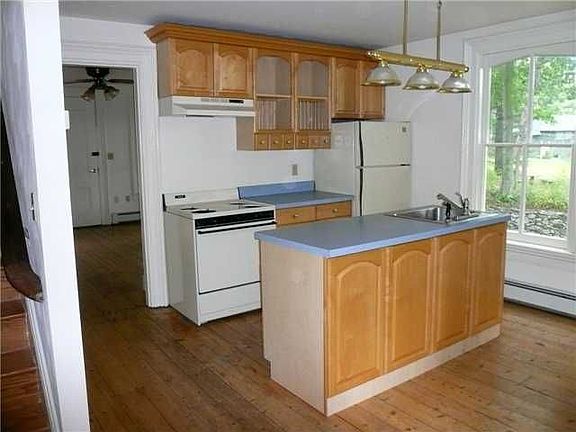 5th image of 16 Atwood Ln