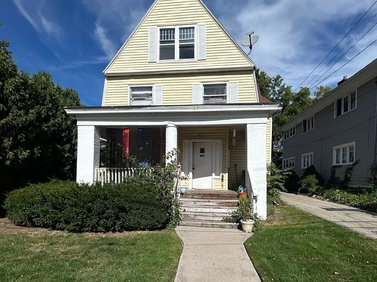 1575 Wealthy St SE #4 — Photo 1