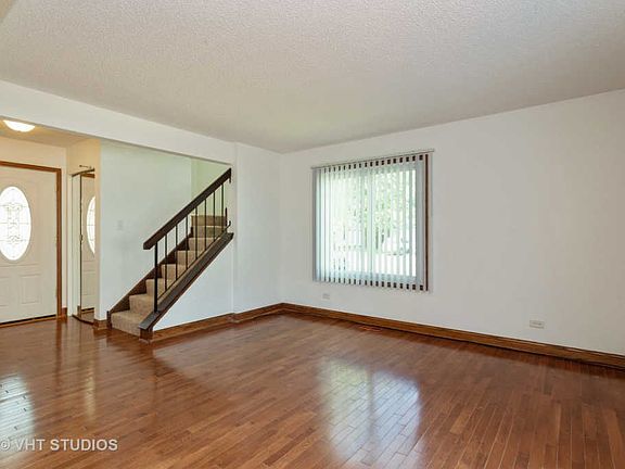 3rd image of 22429 Hamilton Dr