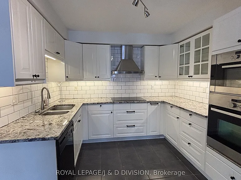 52 Ayers Cres — Photo 5
