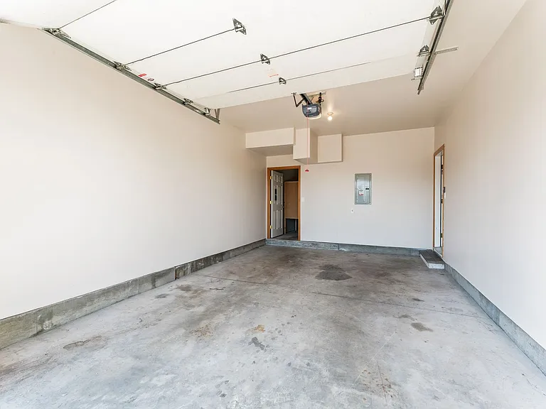 1560 SW Reindeer Ave — Photo 13