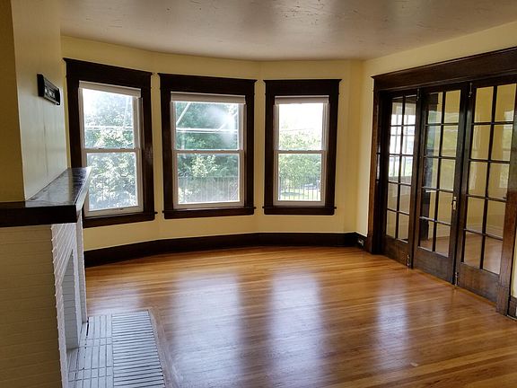 3rd image of 307 Bedford Ave