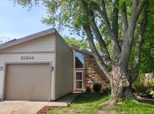 2S644 Wildwood Ct, Warrenville, IL 60555
