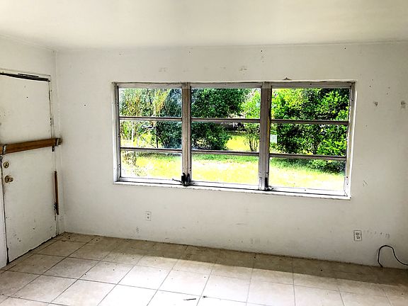 5th image of 1126 Gerona Ave