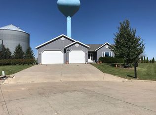 613 E Ridge Ct, Oakland, IA 51560