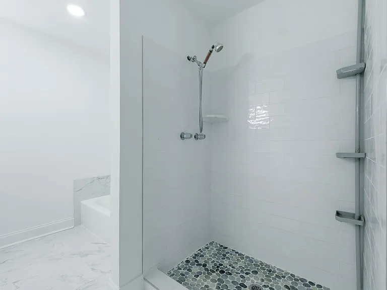 320 Forestgate Ct — Photo 23