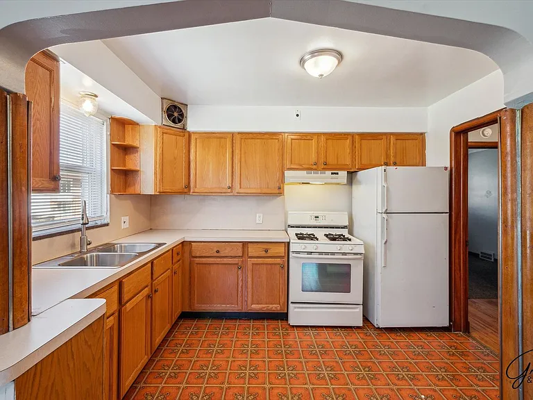 5076 Chalmers St — Photo 11
