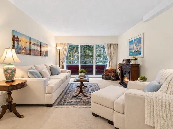 250 W 1st St #206, North Vancouver, BC V7M 1B4