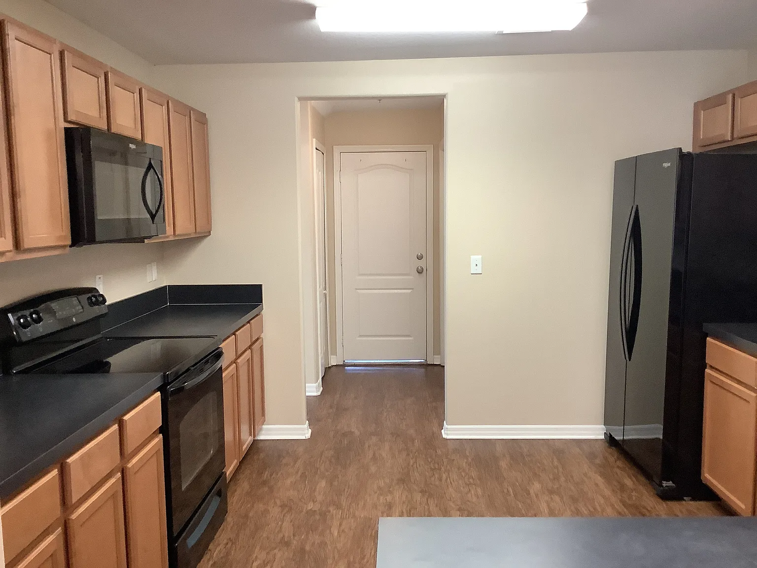 4 bed, 2.5 bath, 1820 sqft, $2,420 — Photo 2