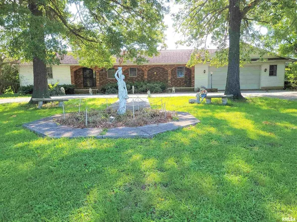 975 Lead Dr, Louisville, IL 62858