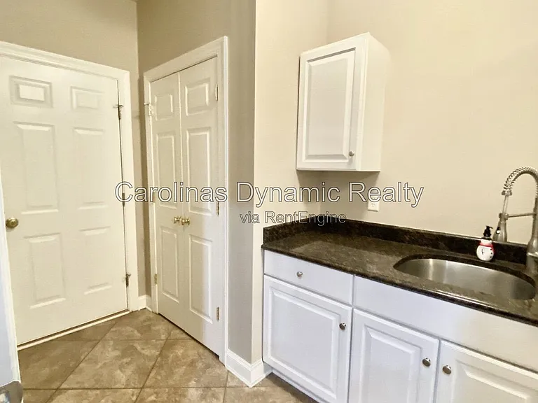 605 Queenswater Ln — Photo 18
