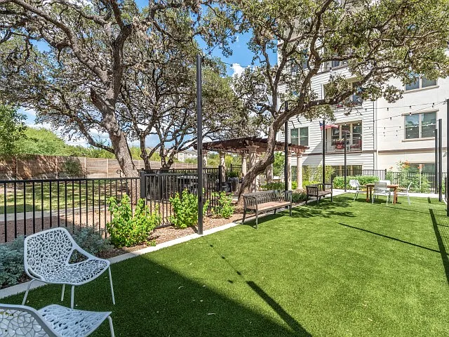 Overture Stone Oak 55+ Apartment Homes — Photo 28