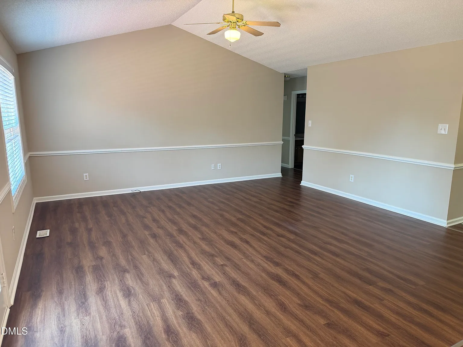 3 bed, 2.0 bath, 1376 sqft, $1,600 — Photo 4