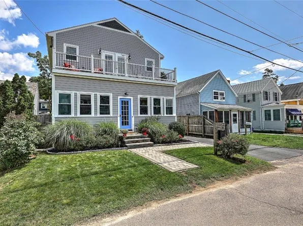 214 Narragansett Ave, Barrington, RI 02806