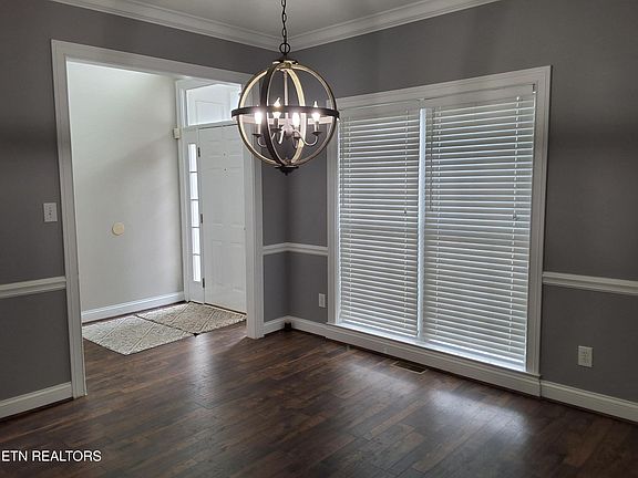 4th image of 3690 Hirst Cir