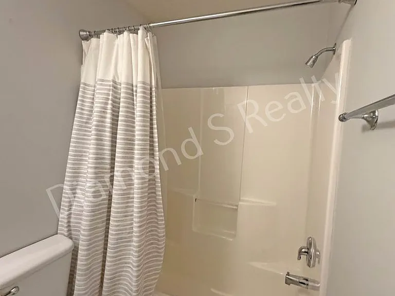 1331 W Sackett St — Photo 15