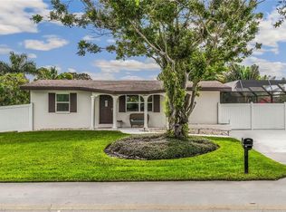 802 8th Ct W, Naples, FL 34108