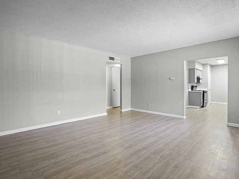 Paso Oeste Apartments — Photo 11