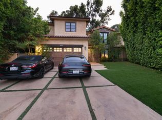 16351 Amota Ct, Encino, CA 91436