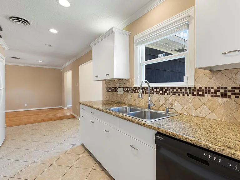 1802 Turnpike Rd — Photo 17