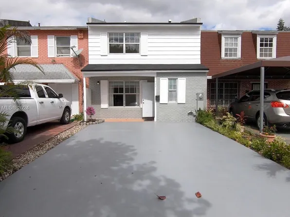 1705 W 68th St, Hialeah, FL 33014