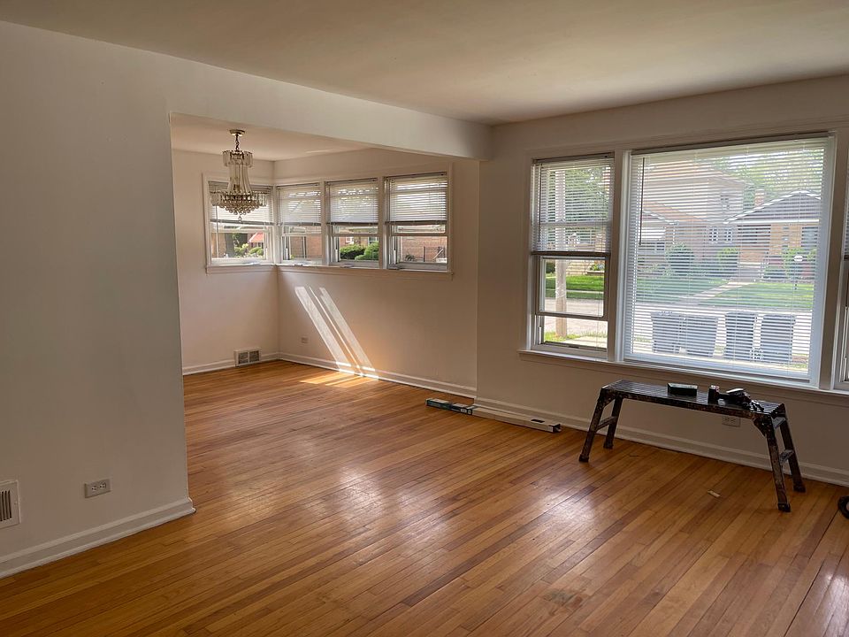 2nd image of 1001 W 129th Pl