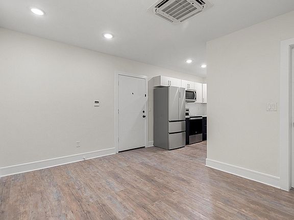 3rd image of 4625 Virginia Ave #202