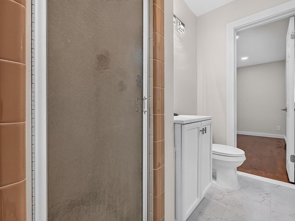 1652 Charleston Ave, photo 16