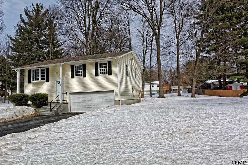 3rd image of 20 WHIPPLETREE Road