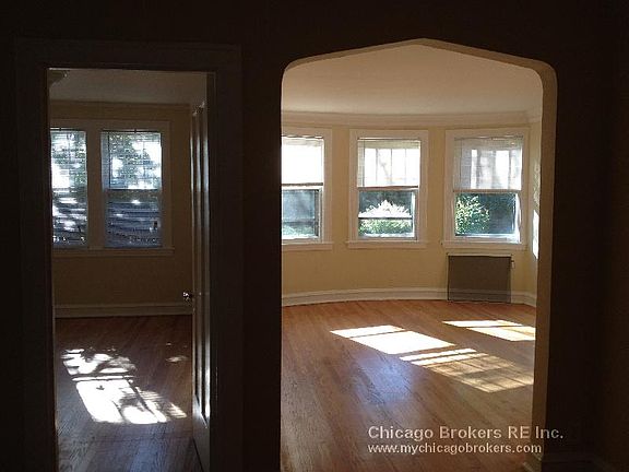 3rd image of 5501 N Sawyer Ave #1N