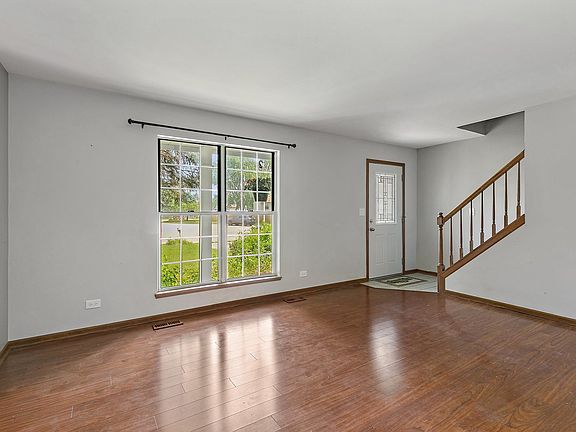 2nd image of 934 Carriage Ct