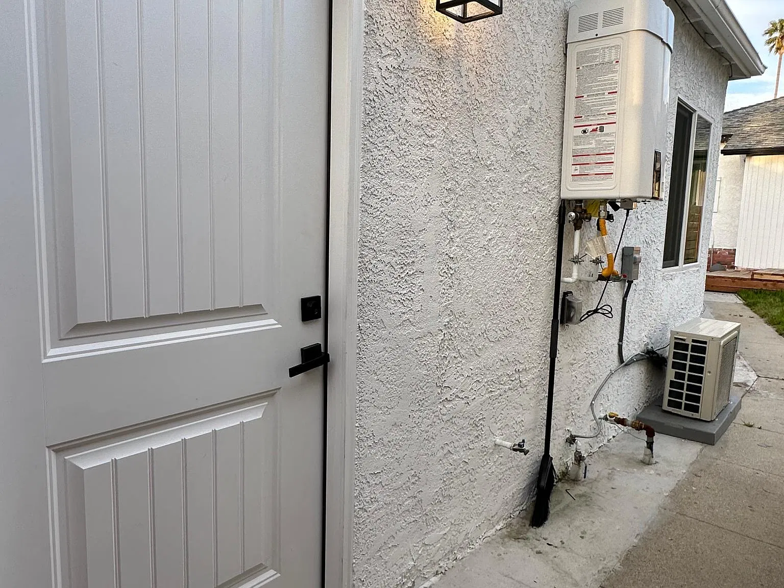 Studio, 450 sqft, $2,100 — Photo 4