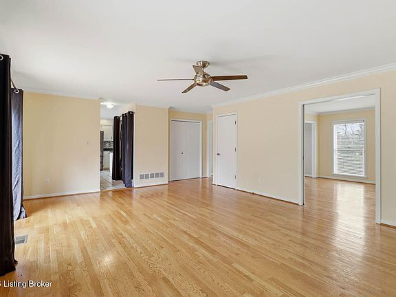 5th image of 3504 Locust Ct