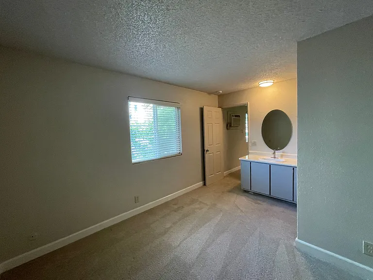 Boutique Apartments in Boulevard Park, Includes Gated, Covered Parking! — Photo 17