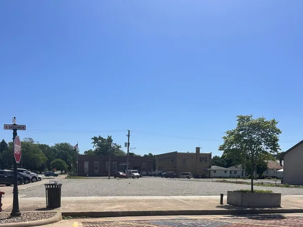 132 N Sangamon Ave, Gibson City, IL 60936