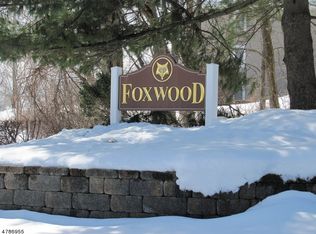 11 Foxwood Dr APT B, Morris Plains, NJ 07950