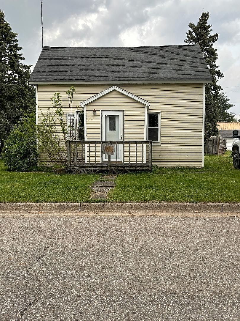 2131 Weaver St, Ubly, MI 48475 Zillow