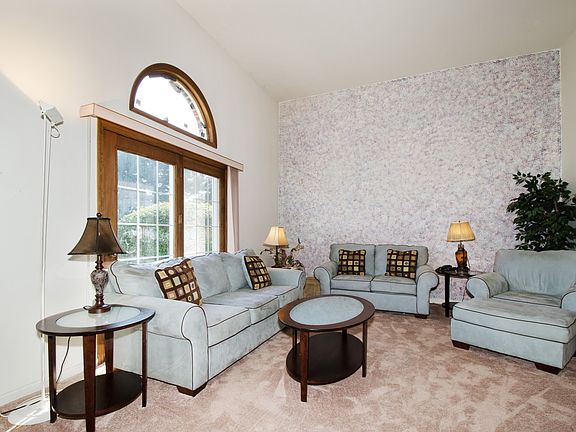 2nd image of 4248 W Touhy Ave