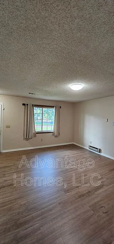 2 bed, 1.5 bath, 1056 sqft, $1,850 — Photo 4