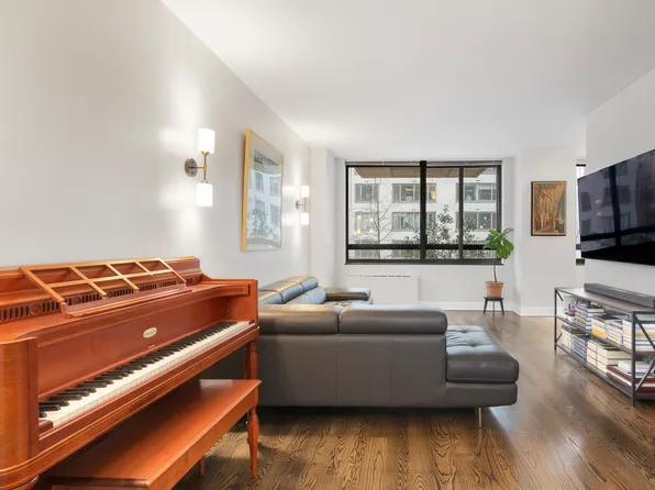 171 East 84th Street image 1 of 10