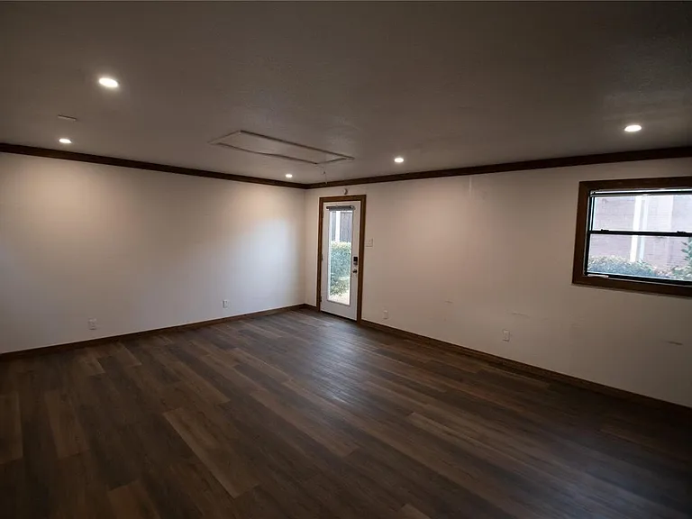 1217 Danville Dr — Photo 24