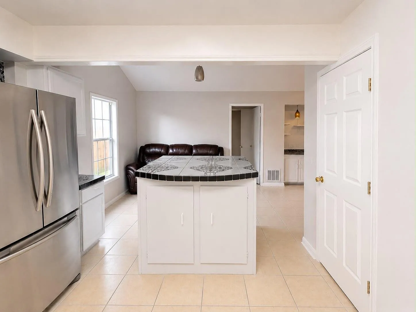 3 bed, 2.0 bath, 1694 sqft, $2,150 — Photo 4
