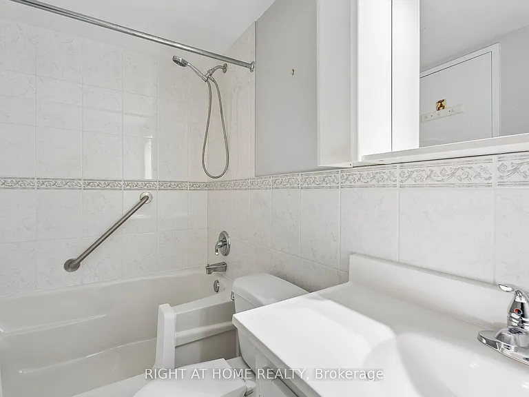212 Kerr St #207 — Photo 14
