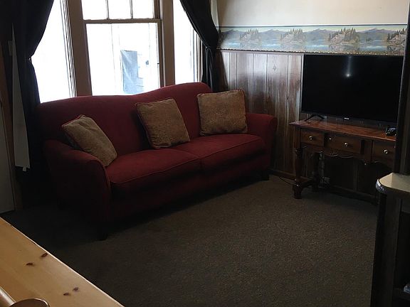 2nd image of 902 Pine Ave #3