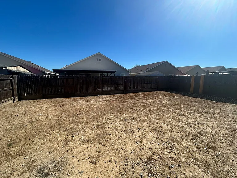 518 Samuel Way — Photo 3