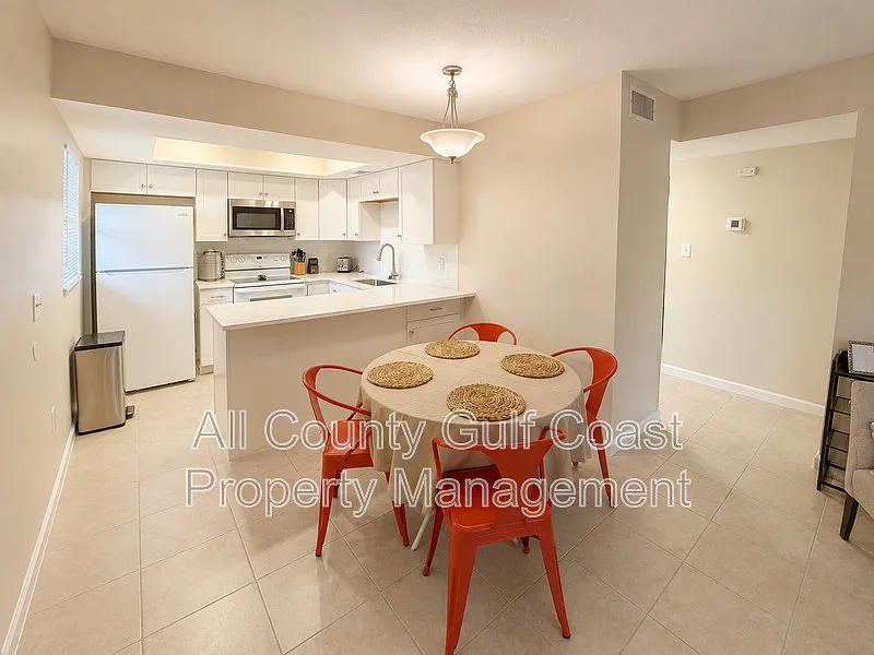 2 bed, 2.0 bath, 811 sqft, $1,695 — Photo 3