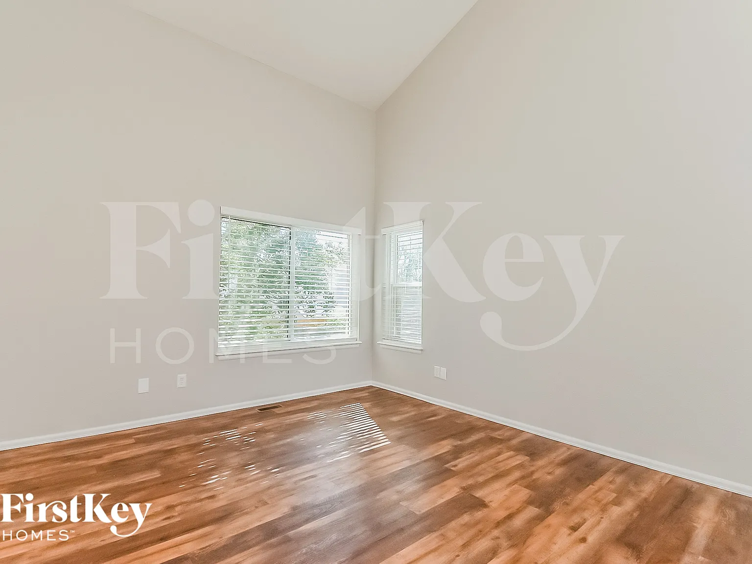 3 bed, 2.0 bath, 2079 sqft, $2,540 — Photo 2