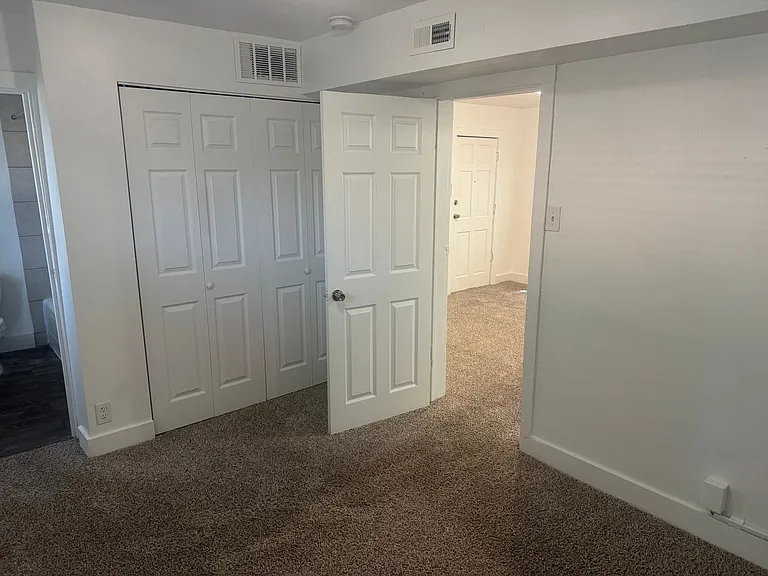 264 W Ardmore Pl #9 — Photo 4
