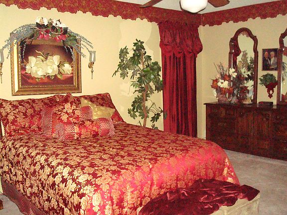 Masterbedroom (half shown)