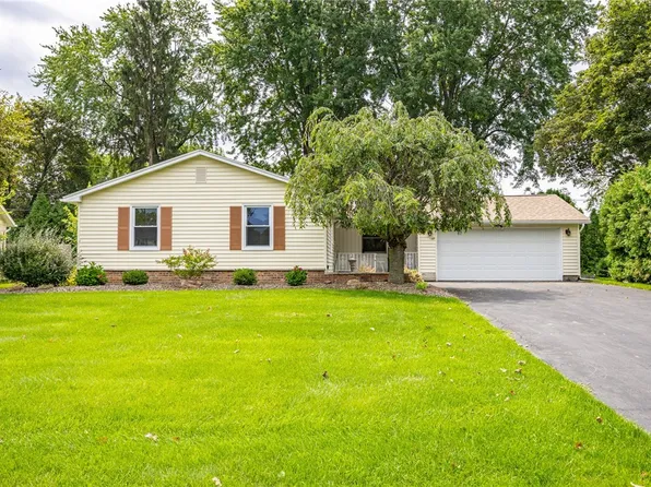 148 Carmas Dr, Rochester, NY 14626